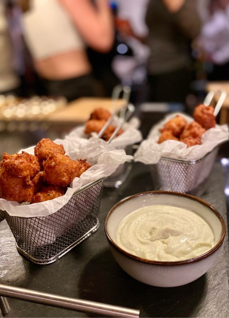 crispy chicken wings with blue cheese dip